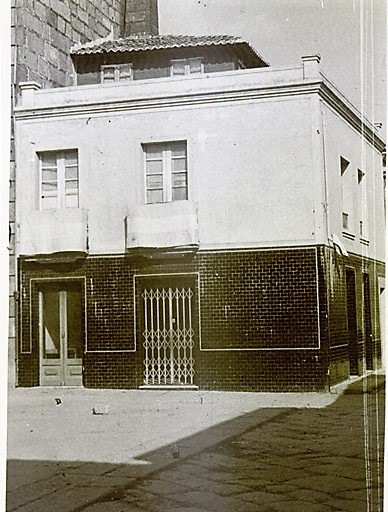 Casa e comercio da familia Nieto Oliva. Coa biografía de Antonio.
