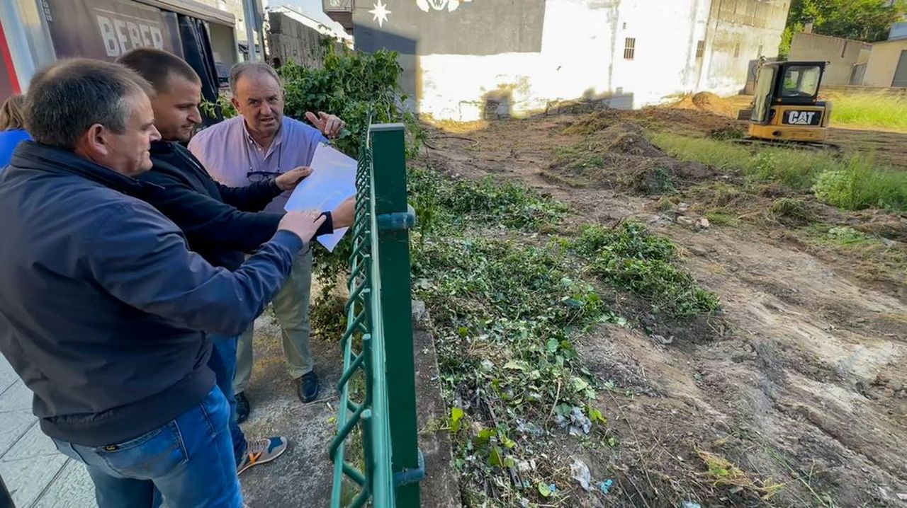 El Concello de Xinzo acondiciona un nuevo aparcamiento gratuito con 51 plazas