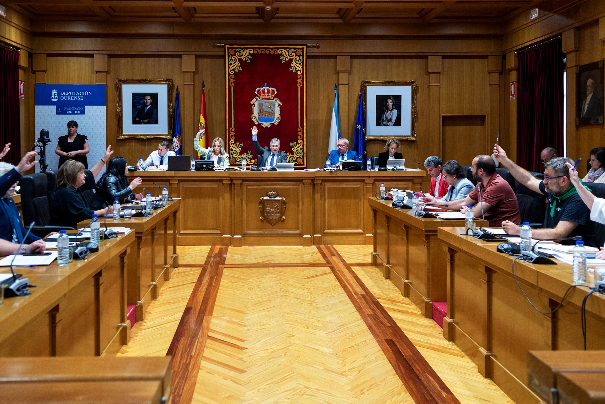 La Diputación creará un servicio de atención de adicciones y aprueba ayudas para rehabilitar viviendas en el rural