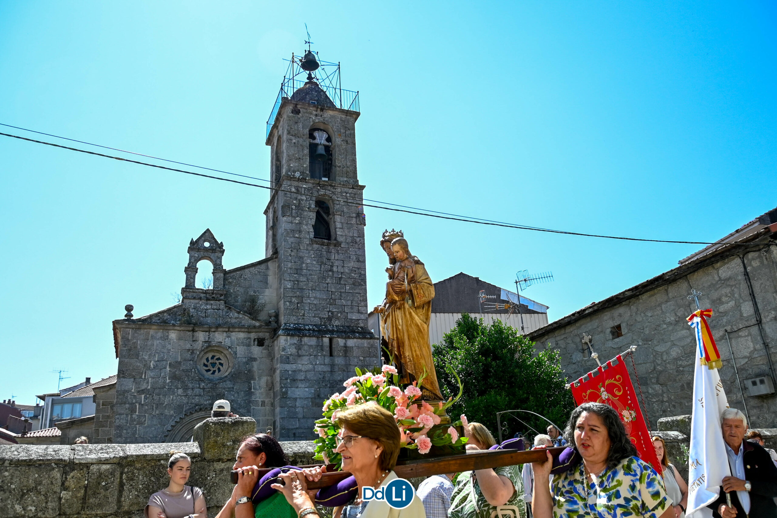 FOTOGALERÍA | La procesión de Santa Mariña preside el día grande de las fiestas