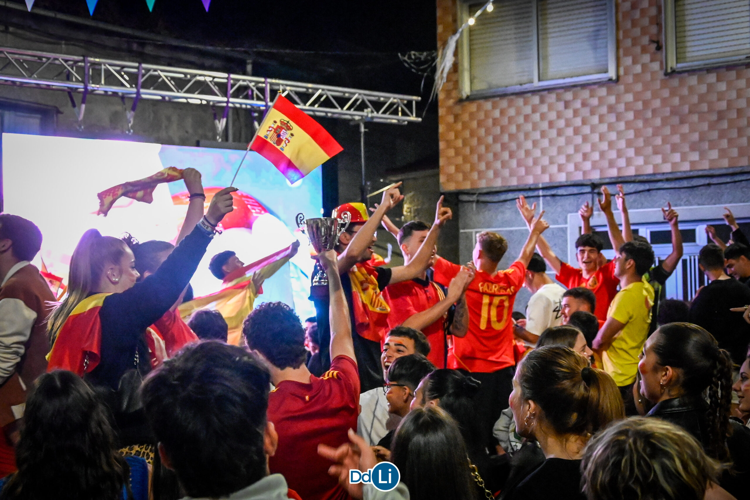 FOTOGALERÍA | Xinzo vibró con la victoria de la «Roja»