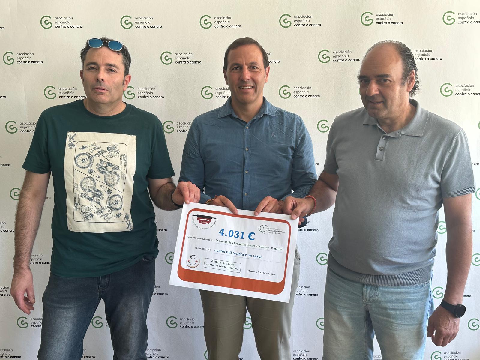 NOTICIAS XINZO I La asociación de pasteleros y confiteros de Ourense recaudó 4.031 euros contra el cáncer infantil