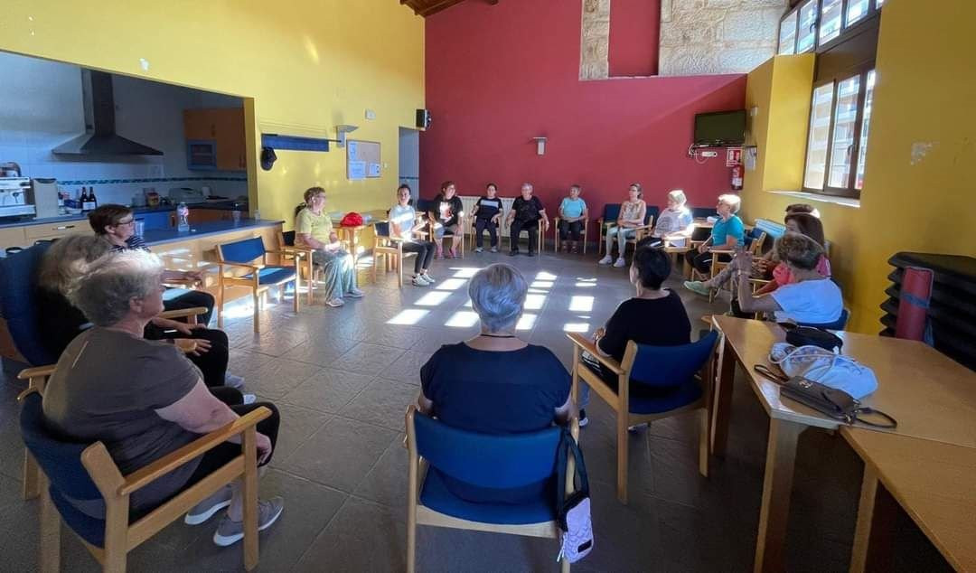 Obradoiro de pilates e ioga terapéutico no programa Rosalía en Sandiás.