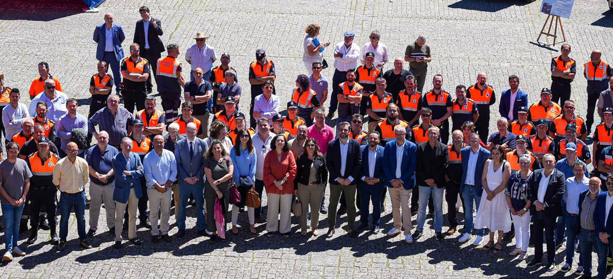 Varias agrupacións de voluntarios da Limia reciben novo material