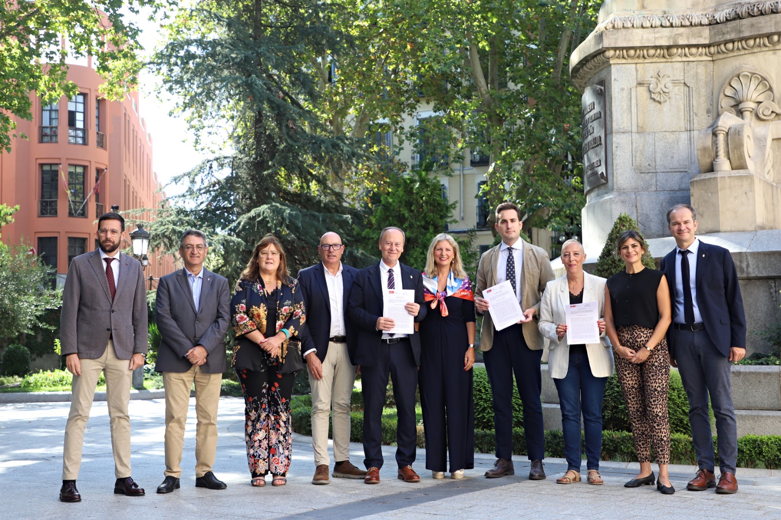 EL PSOE lleva al Senado la aprobación de ayudas para el sector ganadero afectado por la EHE