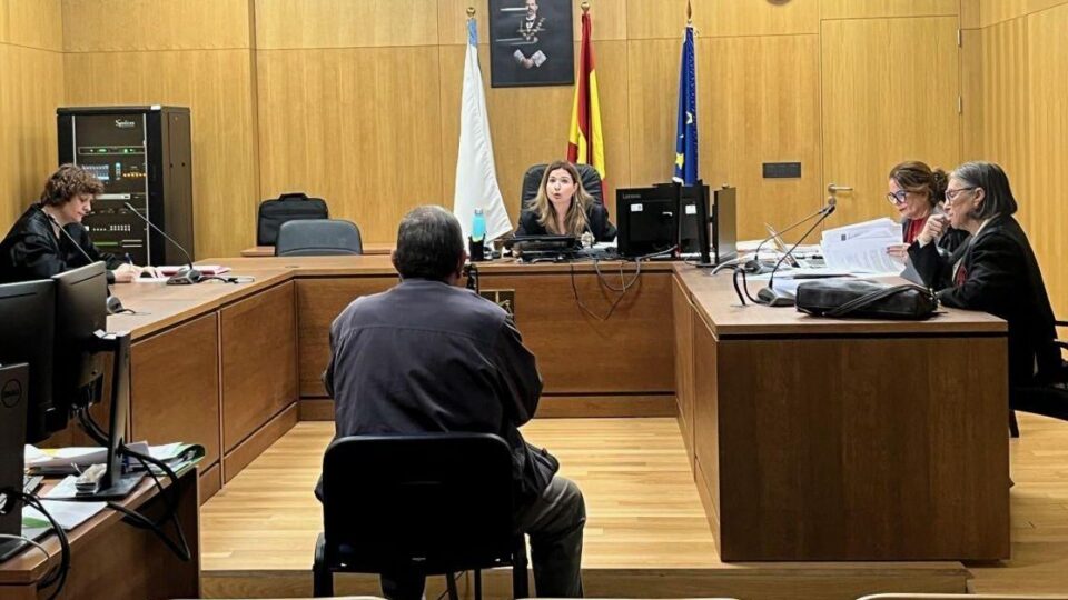 Condena de destierro para un home tras ameazar ao seu veciño cun azadón en Celme