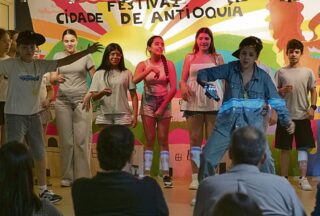 Concienciación contra o tabaquismo: o alumnado do IES Cidade de Antioquía realiza un acto conmemorativo