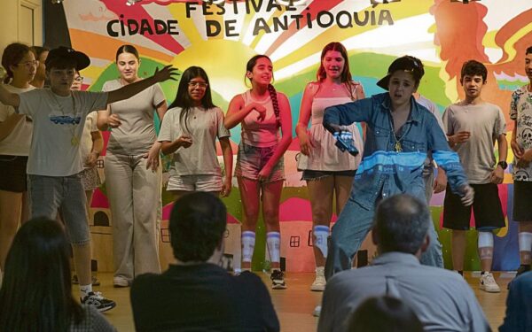 Concienciación contra o tabaquismo: o alumnado do IES Cidade de Antioquía realiza un acto conmemorativo