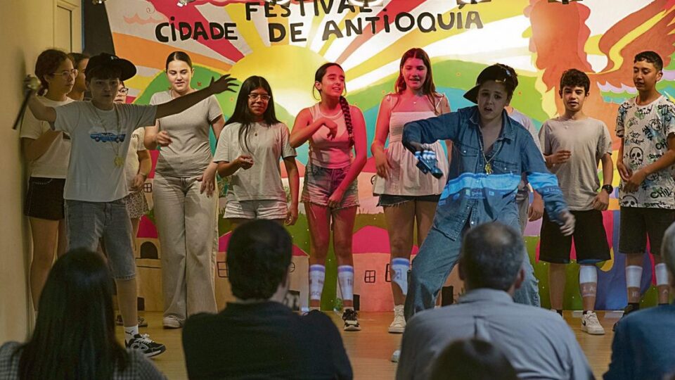 Concienciación contra o tabaquismo: o alumnado do IES Cidade de Antioquía realiza un acto conmemorativo