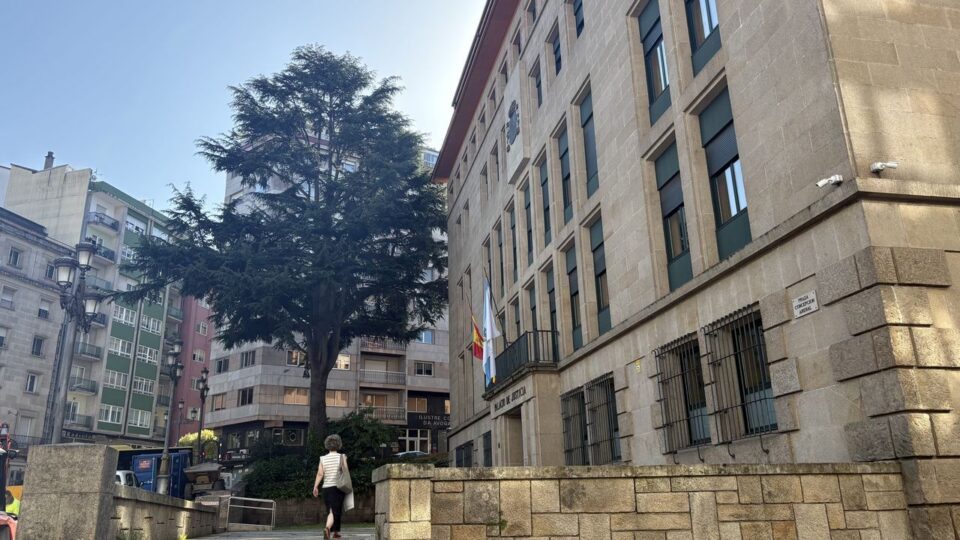 A Fiscalía de Ourense considera delito de odio os insultos contra un médico