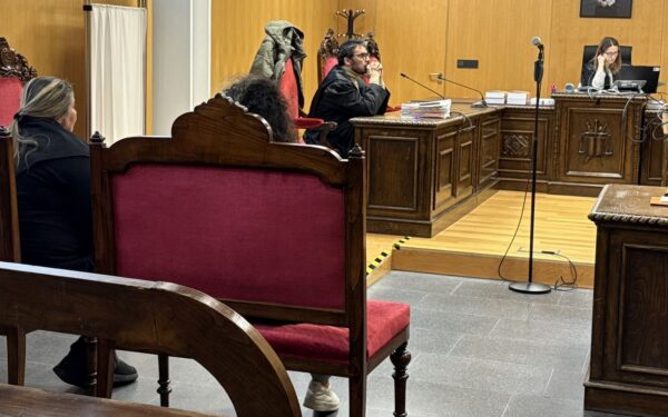 Concluído o xuízo contra dúas mulleres por tráfico de roupa falsificada en Ourense