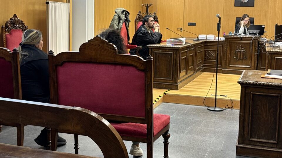 Concluído o xuízo contra dúas mulleres por tráfico de roupa falsificada en Ourense