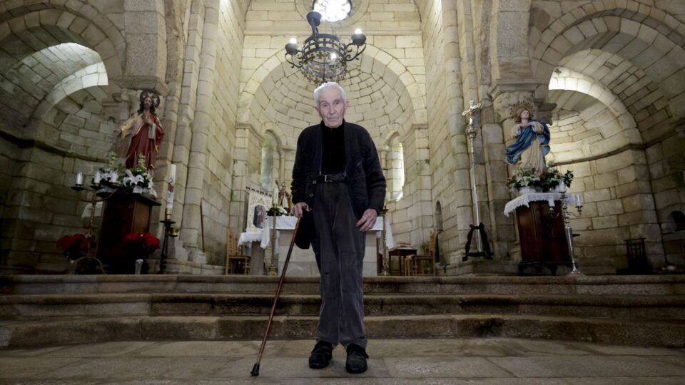 O párroco de Mezonzo: unha vida de devoción e lucidez aos 94 anos