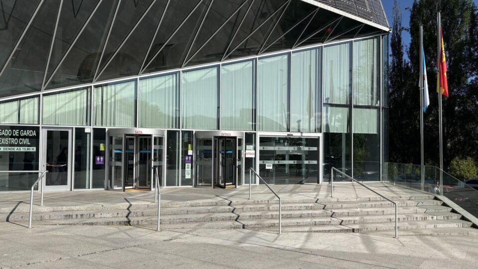 Aplazado el juicio en Ourense contra unos padres acusados de agredir a un bebé de pocos meses que llegó al hospital con varios huesos rotos