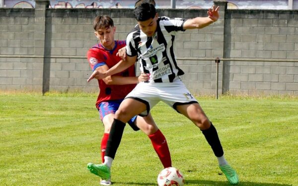 O Antela FC arrasa ante o Betanzos e segue preto do ascenso á Tercera Federación