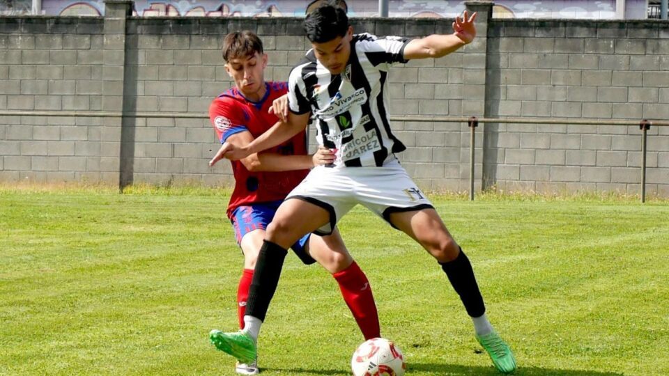 O Antela FC arrasa ante o Betanzos e segue preto do ascenso á Tercera Federación