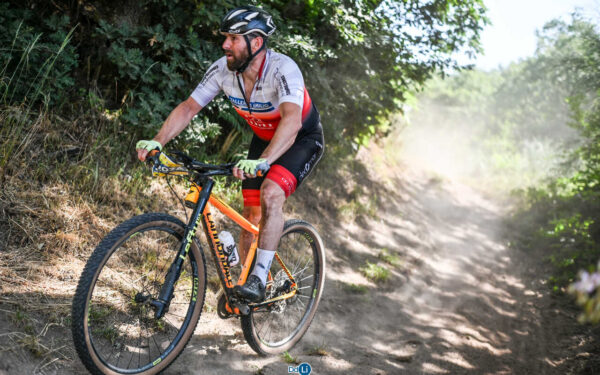 Máis de cen ciclistas participaron nas "3 Horas Resistencia Vila de Xinzo"