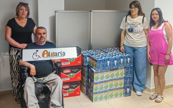 A Asociación Algaria entrega alimentos ao Banco de Alimentos de Xinzo