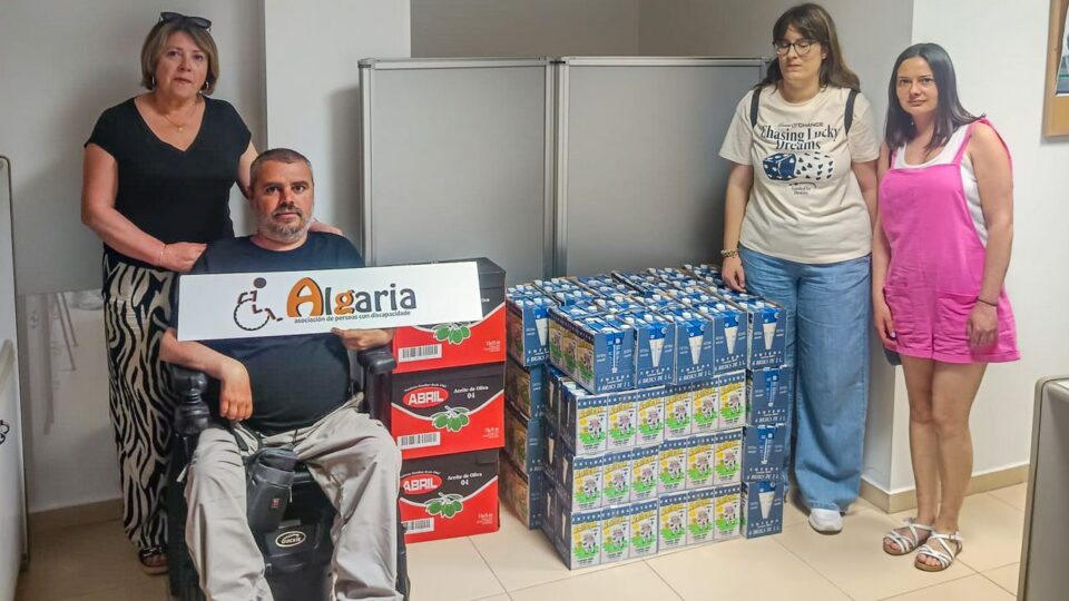 A Asociación Algaria entrega alimentos ao Banco de Alimentos de Xinzo