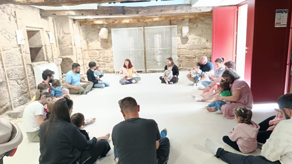 Música, contos e danza para fortalecer os lazos familiares en Sandiás