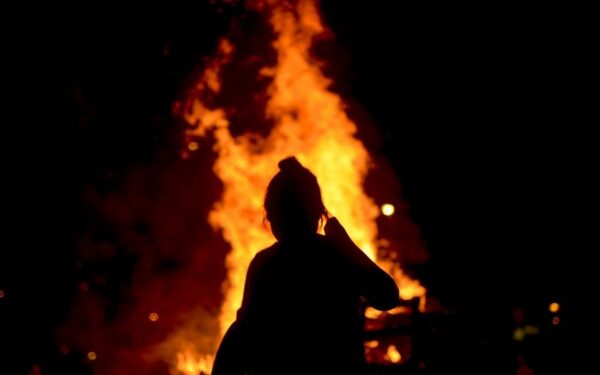 Ourense celebra san Xoán con hogueras, sardinas y queimada