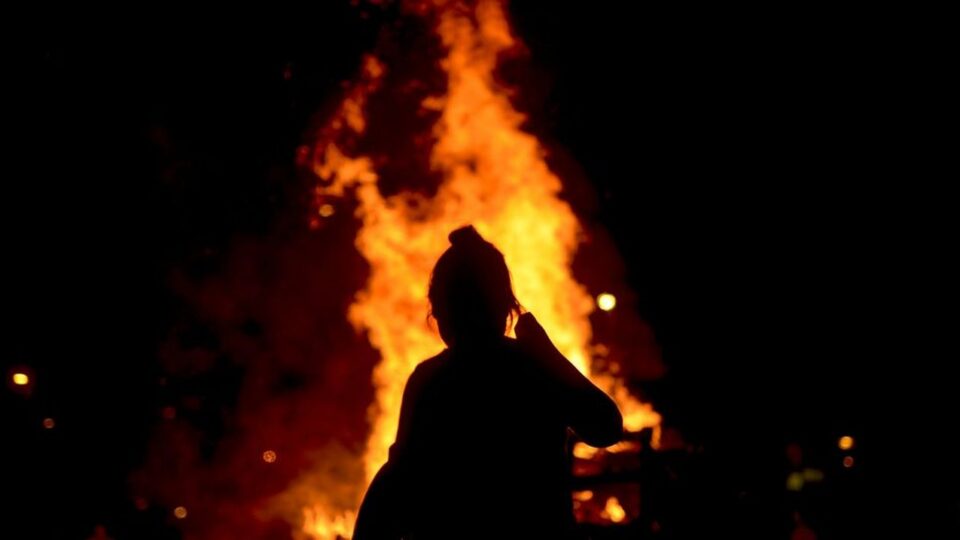 Ourense celebra san Xoán con hogueras, sardinas y queimada