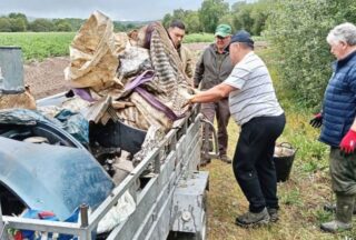 O Concello de Sandiás recolle 500 quilos de residuos nunha nova edición da campaña de limpeza