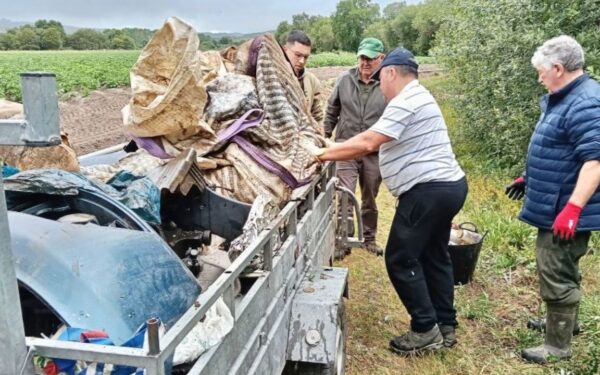 O Concello de Sandiás recolle 500 quilos de residuos nunha nova edición da campaña de limpeza