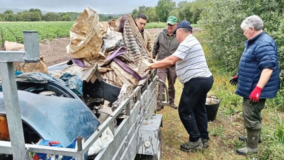 O Concello de Sandiás recolle 500 quilos de residuos nunha nova edición da campaña de limpeza