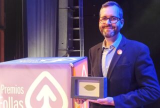 Xabier Domínguez e compañíros gañan o Premio Follas Novas coa súa obra sobre o Entroido