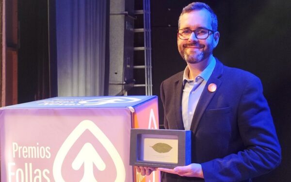 Xabier Domínguez e compañíros gañan o Premio Follas Novas coa súa obra sobre o Entroido