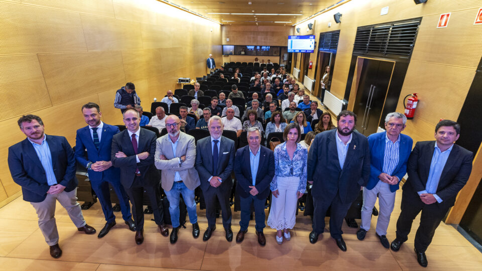 Luis Menor inaugura unha xornada sobre comunidades enerxéticas e mobilidade sostible en Ourense