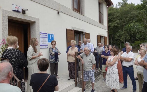 A antiga escola de O Baño convértese nunha pensión de tres estrelas