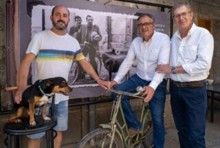 Xinzo estrea unha exposición nas rúas para fomentar o uso da bicicleta