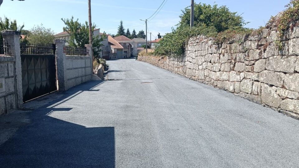 Acondicionamento e mellora de camiños muñicipais na rúa irmáns feijóo, fabariza e a ponte na aldea de piñeira cun presuposto de preto de 26.000 euros