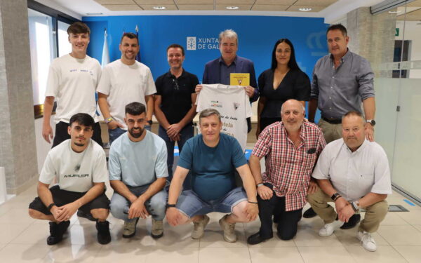 O delegado territorial da Xunta recibe ao Antela FC tras o seu ascenso a Terceira Federación