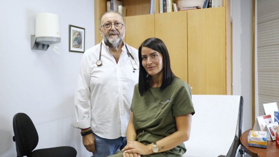 Un médico veterano e a súa filla comparten consulta en Celanova
