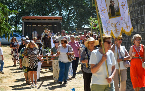 Porqueira celebra o Día da Virxe do Carme cunha procesión multitudinaria