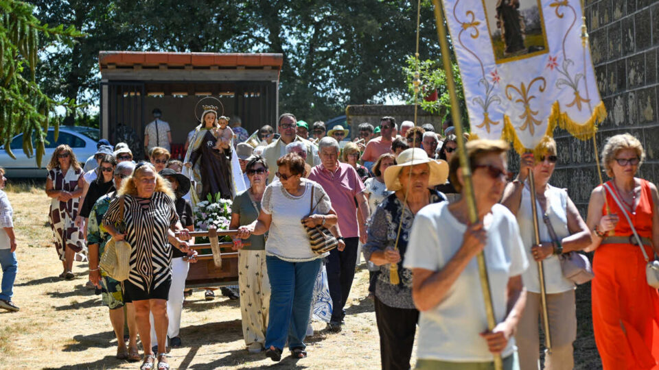 Porqueira celebra o Día da Virxe do Carme cunha procesión multitudinaria