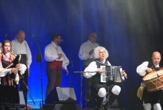 Treixadura pon a bailar a Piñeira de Arcos polas festas de Santa Mariña