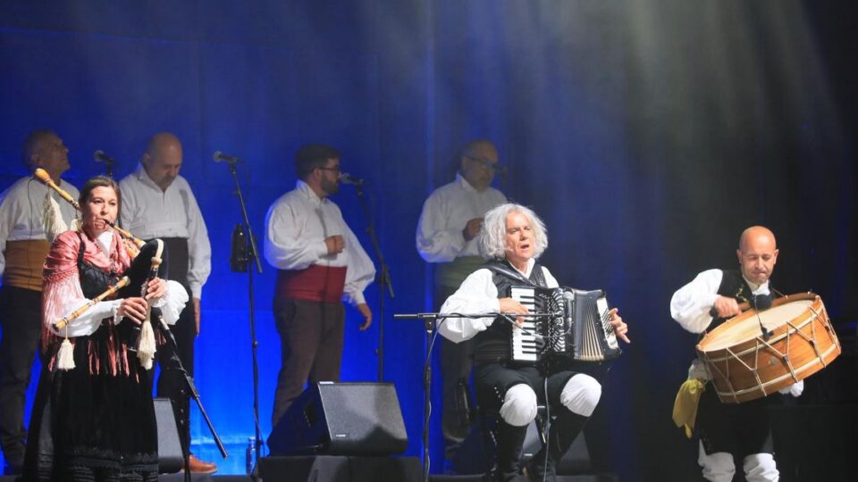 Treixadura pon a bailar a Piñeira de Arcos polas festas de Santa Mariña