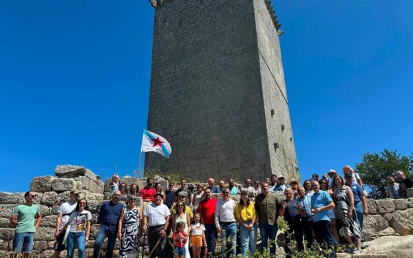 O BNG de Xinzo celebra o Día de Galicia cun acto na Torre de Pena
