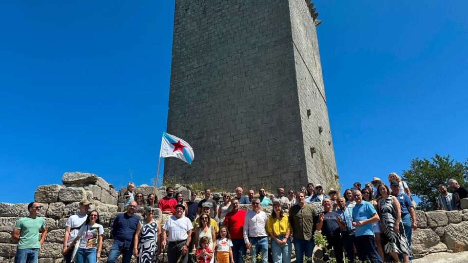 O BNG de Xinzo celebra o Día de Galicia cun acto na Torre de Pena