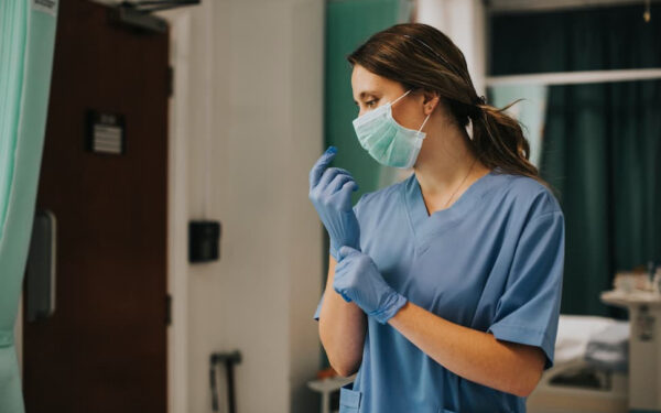 Ourense necesita 971 enfermeiras máis para alcanzar a media europea e garantir a atención sanitaria