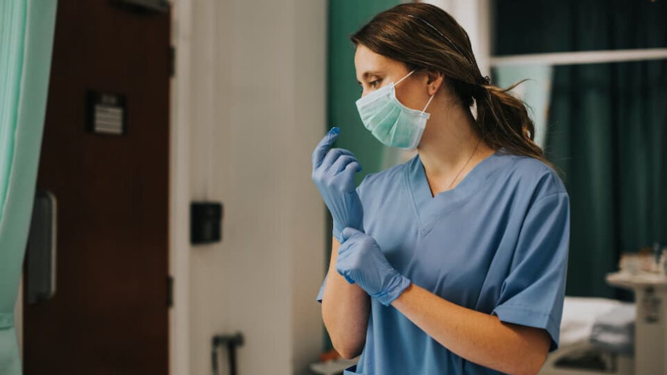 Ourense necesita 971 enfermeiras máis para alcanzar a media europea e garantir a atención sanitaria