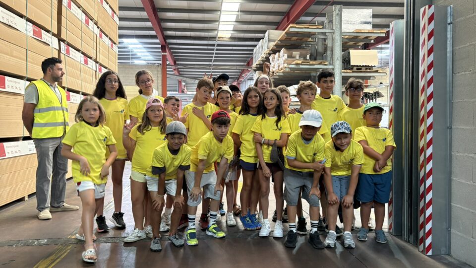 O campamento de verán de Vilar de Santos combina xogos e visitas a empresas locais
