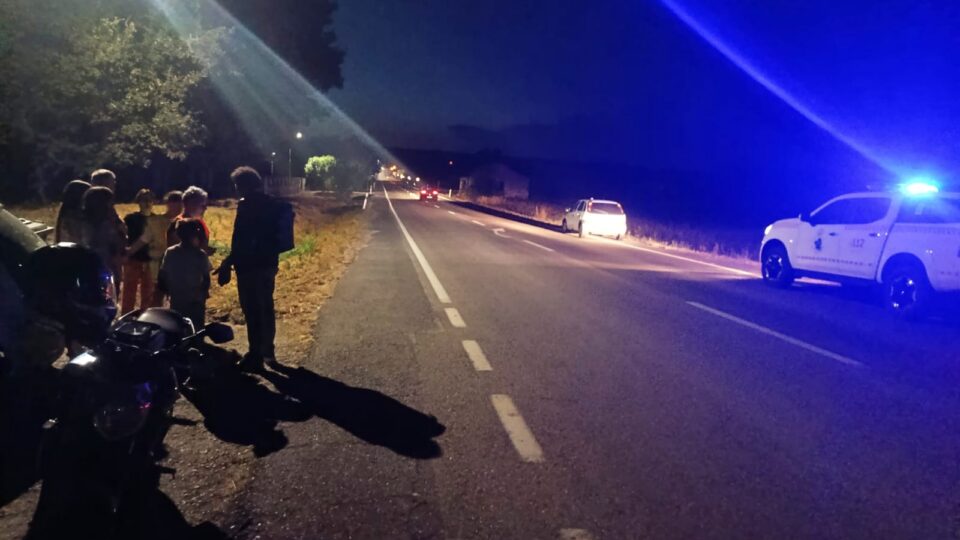Protección Civil de Sandiás intervén nun accidente provocado por un corzo na recta de Piñeira