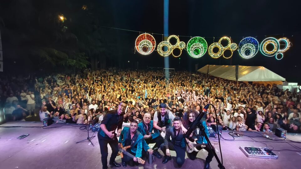 O grupo Ráfaga fai vibrar a praza do Toural nas festas de Santa Mariña