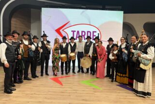 O grupo de música tradicional Tarde Piache, de Xinzo, actúa na TVG
