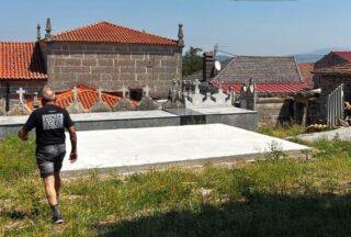 Veciños de Moreiras esixen cambiar de lugar o novo parque infantil de Xinzo